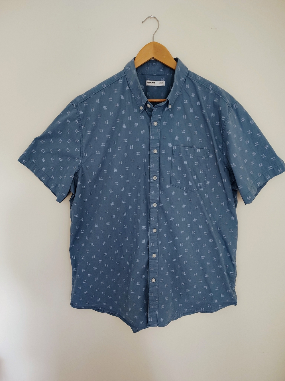 Men's Blue Short-Sleeve Button-Down Shirt with Subtle Print